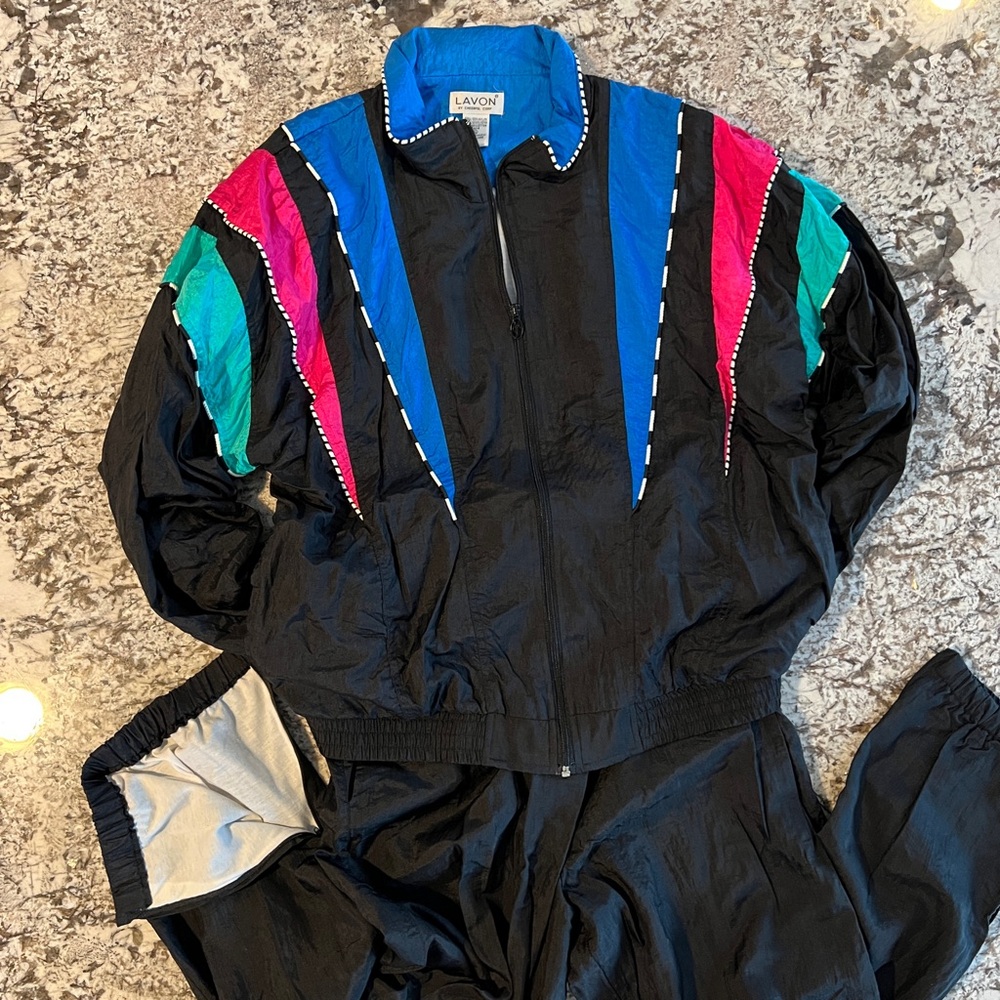 Fabulous vintage 90’s (or 80’s?) colorful lined 2-piece jogging suit from Lavon